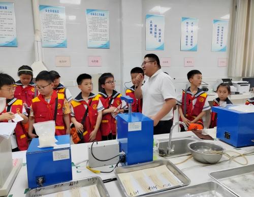 淮北市第三實驗小學小記者到公司參觀